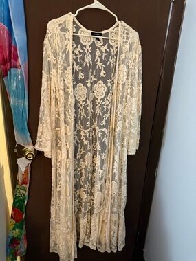 Torrid Cream Floral Lace Overlay Kimono